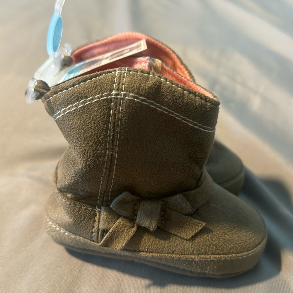 BNWT BABY GIRLS CRIB SHOES 3-6 MOS
